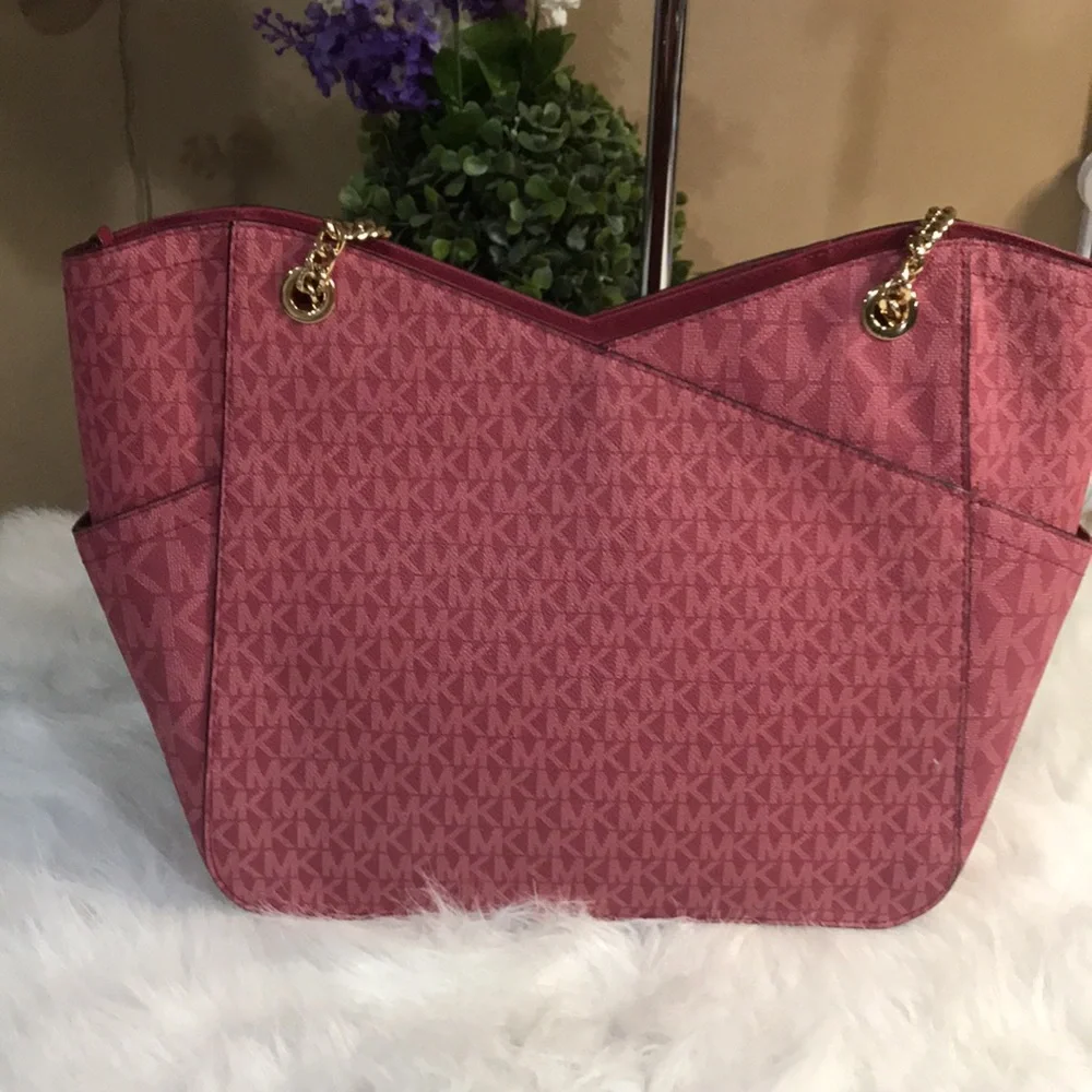 Beautiful Michael Kors Tote - Picture 9 of 15